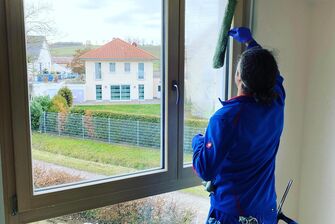 Fensterreinigung durch die Firma GLASKLAR Gebäudereinigung