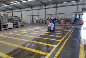 Industrie- und Hallenreinigung durch die Firma GLASKLAR Gebäudereinigung