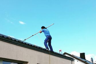 Photovoltaik-Reinigung durch die Firma GLASKLAR Gebäudereinigung