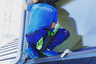 Fensterreinigung durch die Firma GLASKLAR Gebäudereinigung