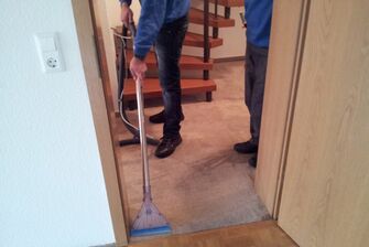 Teppichbodenreinigung durch die Firma GLASKLAR Gebäudereinigung