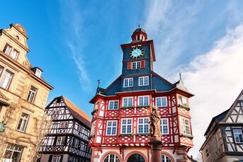 Rathaus und Fachwerkhäuser am Großen Markt in Heppenheim