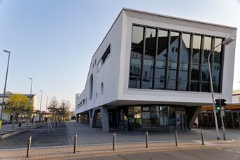 Medienschiff im Zentrum von Weiterstadt