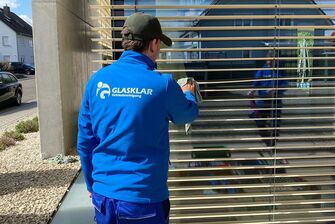 Jalousien-Reinigung durch die Firma GLASKLAR Gebäudereinigung