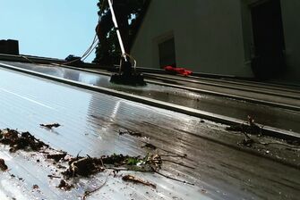 Terrassendach-Reinigung durch die Firma GLASKLAR Gebäudereinigung
