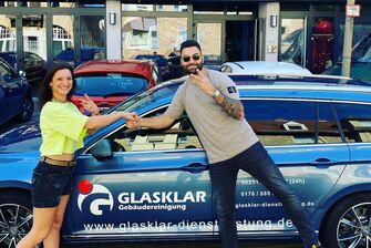 Giuseppe Zocco mit einer Kundin von GLASKLAR Gebäudereinigung